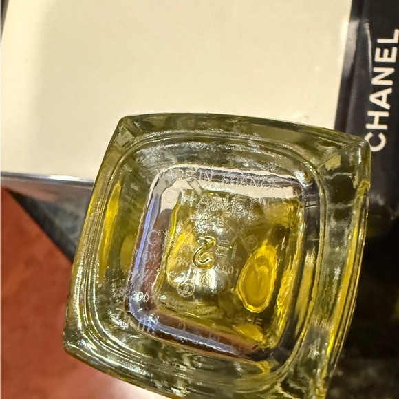 CHANEL Sycomore with Vibrant Yellow Hue 75ml - Picture 7 of 7
